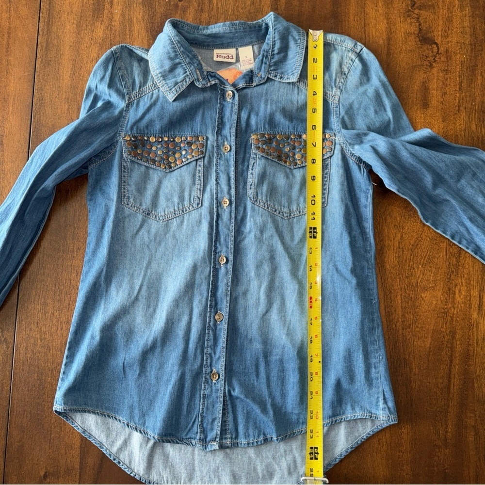 NWT Mudd Women's Denim Top Size S Light Wash Long Sleeve Button-Up Studded - Picture 11 of 11
